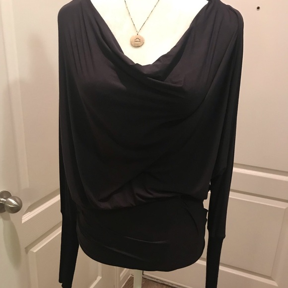 Caribbean Queen Tops - ‼️So cute black blouse with zipper detail‼️